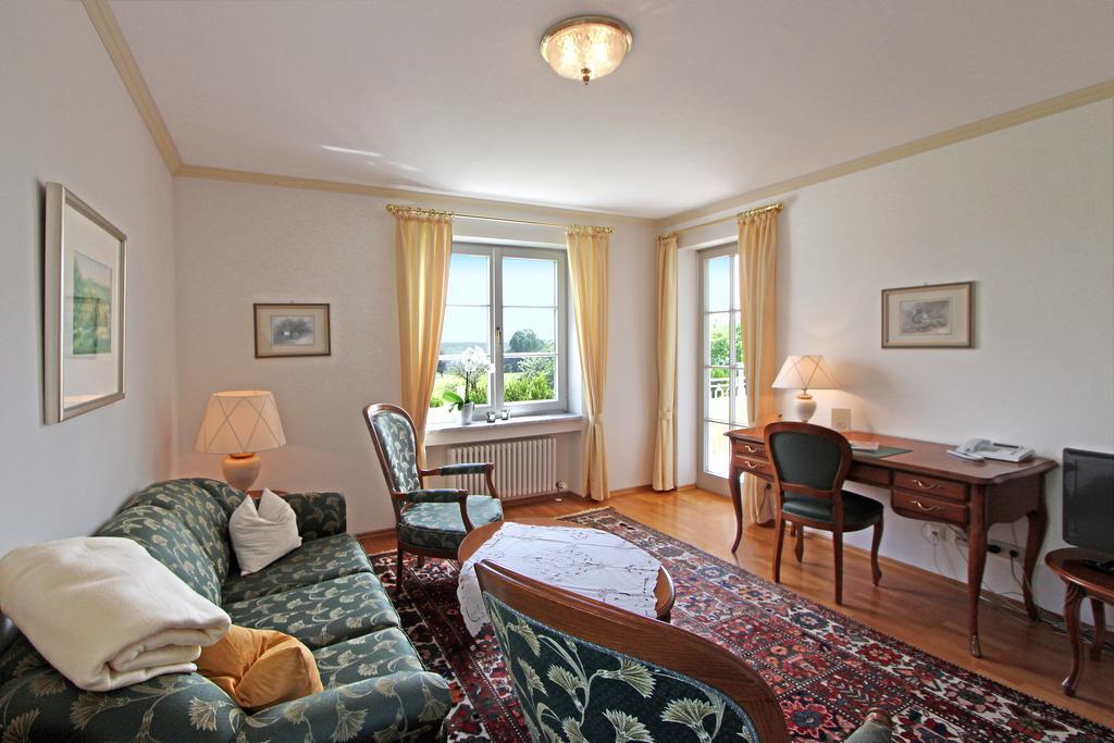 Gaestehaus Schloss Kronburg Kültér fotó