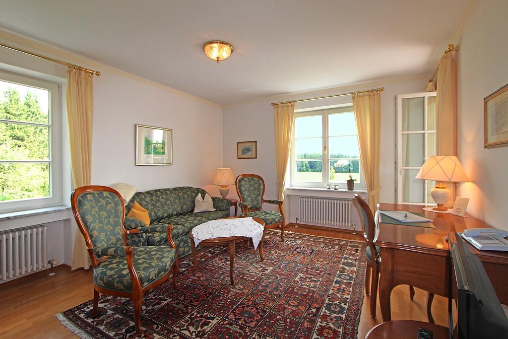 Gaestehaus Schloss Kronburg Kültér fotó